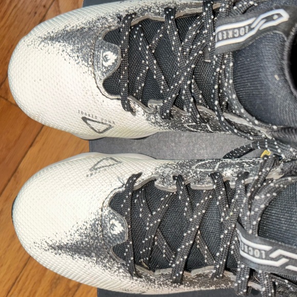 Boys Under Armour Cleats - Picture 3 of 4